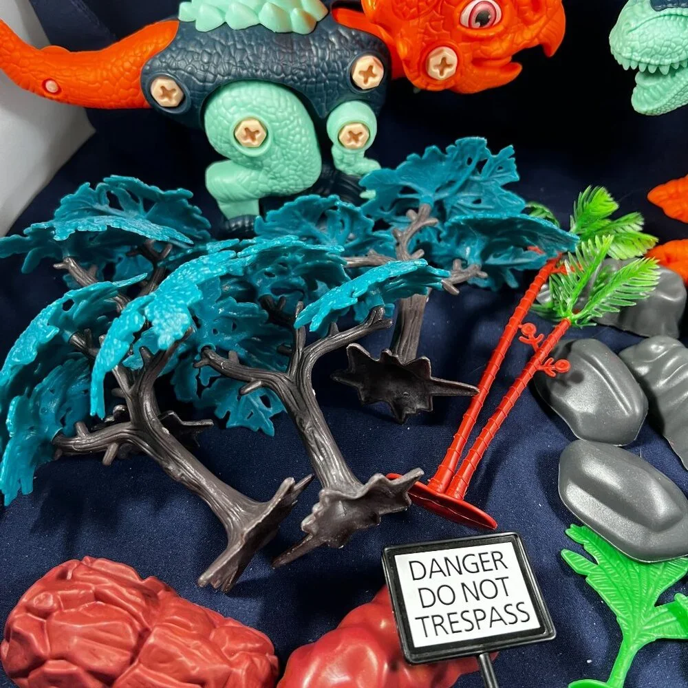 Lot Of 24 Dinosaur Environment Toys Plus Two Large Assembled Dinosaurs Kids Play